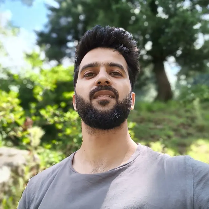 Umer Hurrah – Creative Strategist and Tech Enthusiast